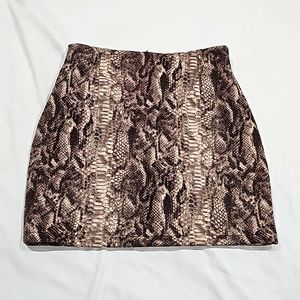 Snakeskin polyester mini skirt Size small